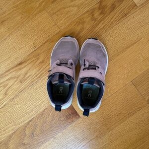 On Cloud - Unisex Kids' Cloud Play Sneakers - Little Kid - Size - US 12